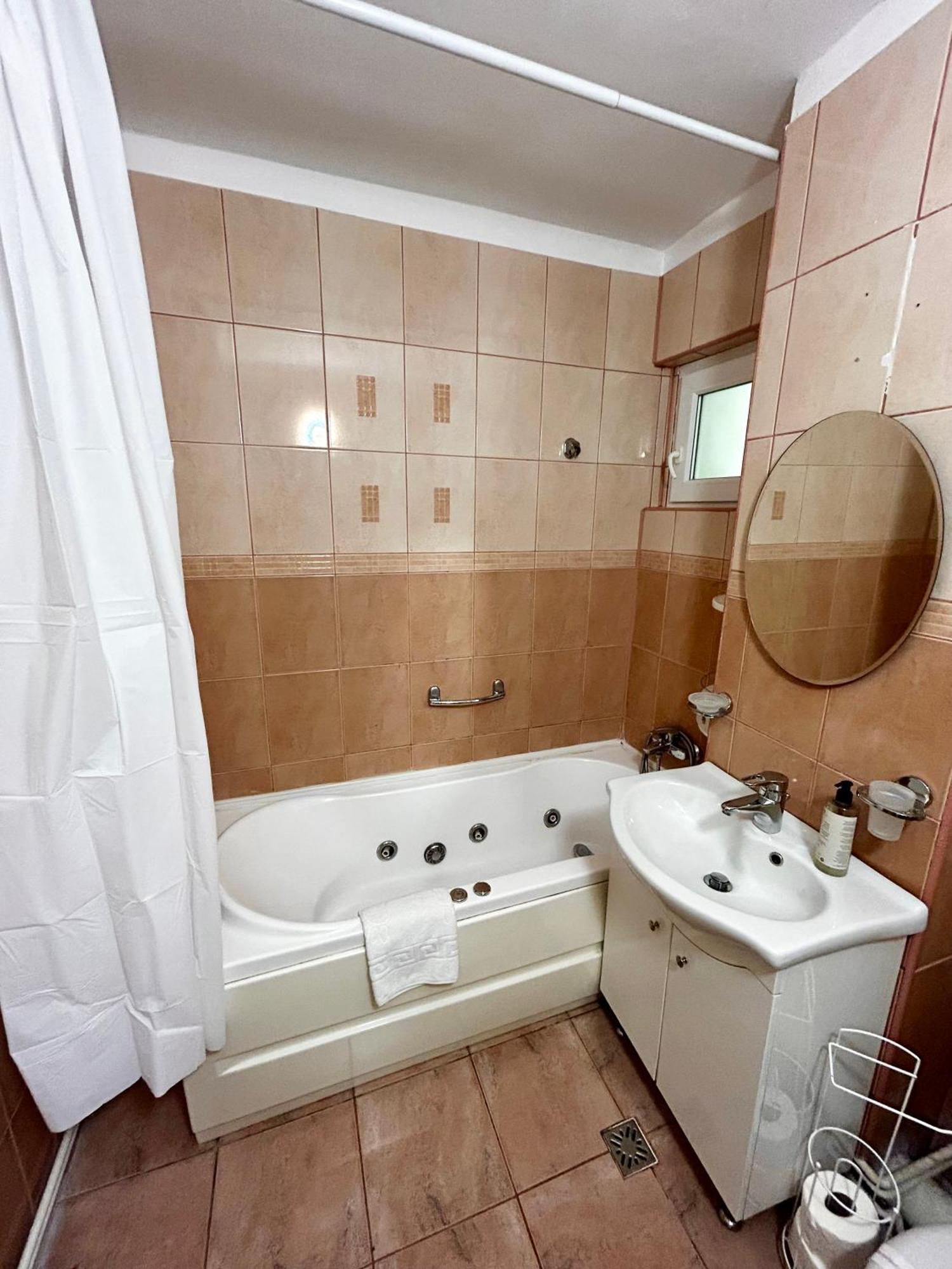 Jad - Familiy 4 Rooms Apartment - Near Forest And Historic Center - Racadau Braşov Exterior foto